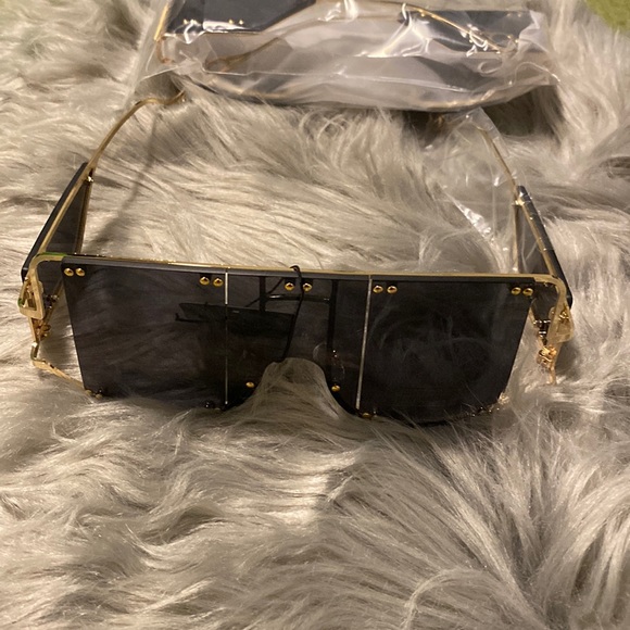 Black Sunglasses - Picture 1 of 1